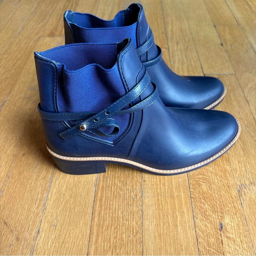 BERNARDO - Peony Navy Blue Rain Boots Size USA 6/7